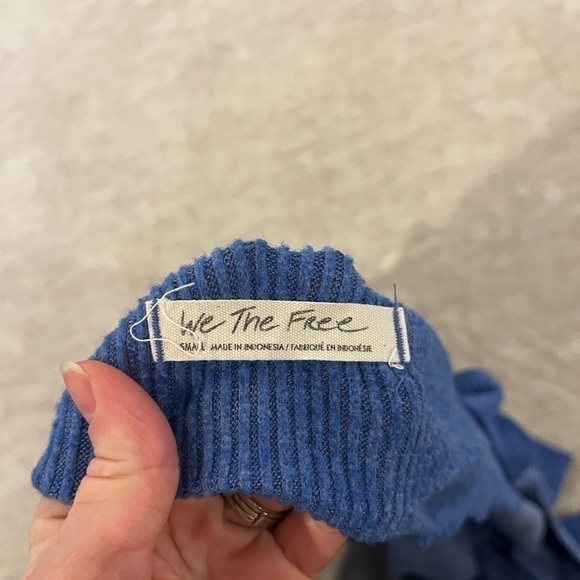 We the Free blue loose fit top - Picture 2 of 3